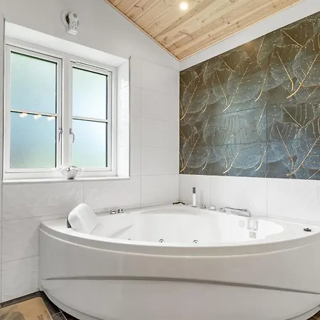 Lillebror - 900m From The Sea By Interhome Feriehus